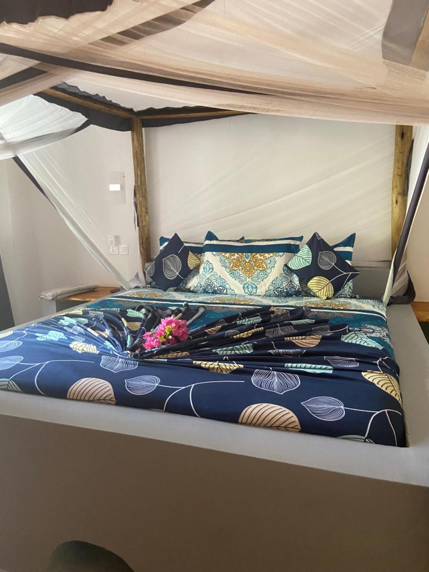 Waka Waka Bed & Breakfast Làng Làng Pwani Mchangani Ngoại thất bức ảnh