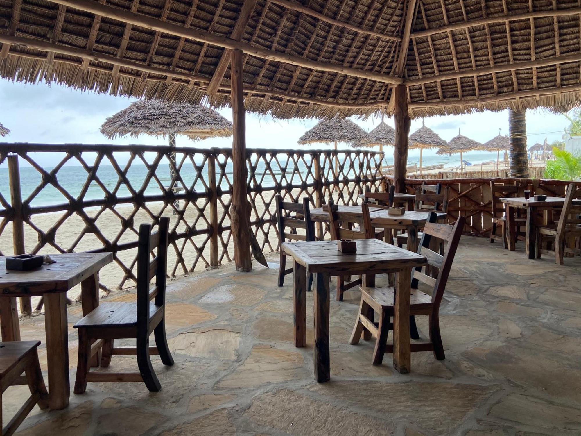 Waka Waka Bed & Breakfast Làng Làng Pwani Mchangani Ngoại thất bức ảnh